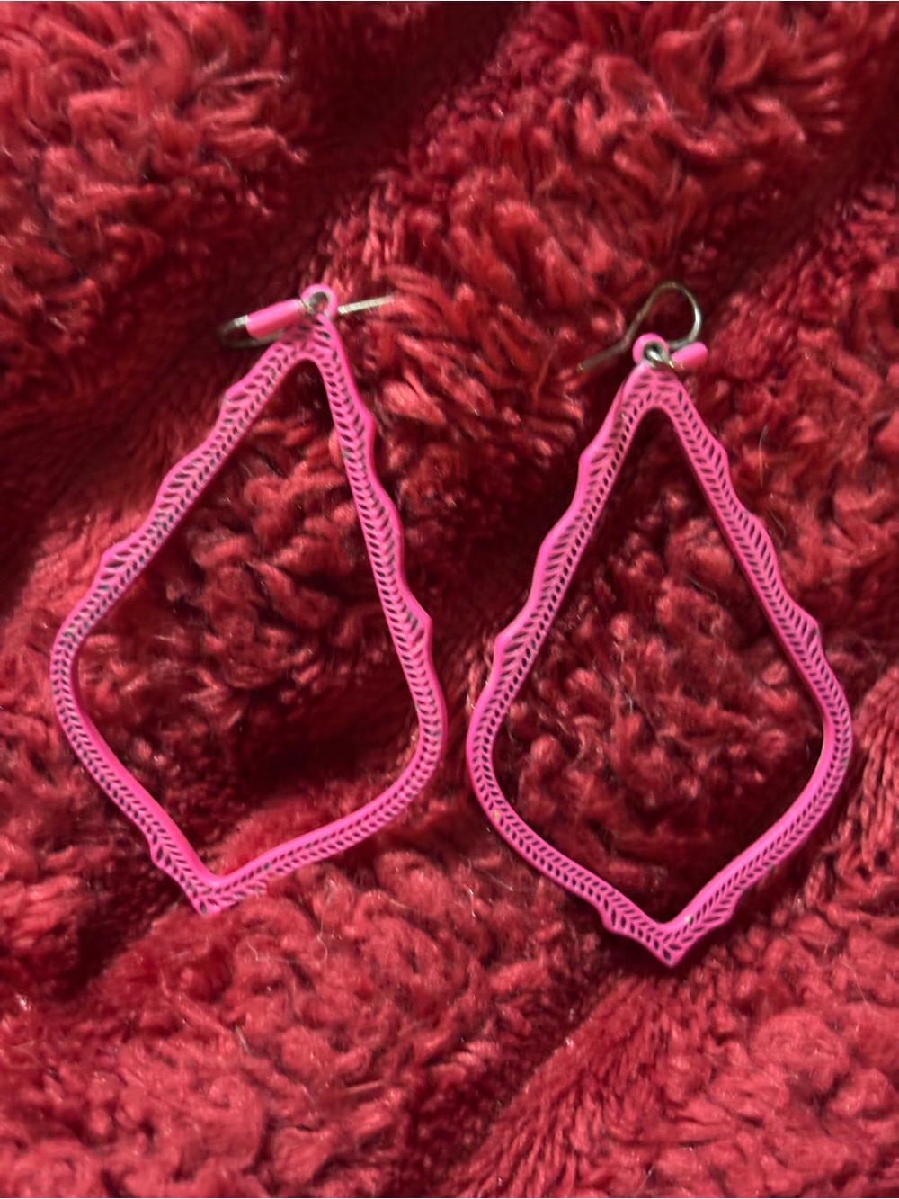 Kendra Scott Bright Pink Openwork Teardrop Earrings